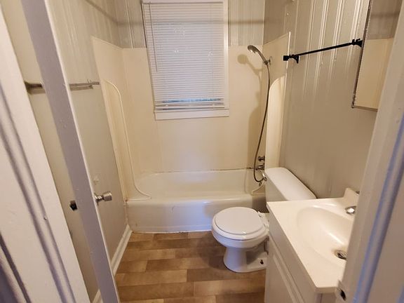 4th image of 114 N Glenn Ave #0