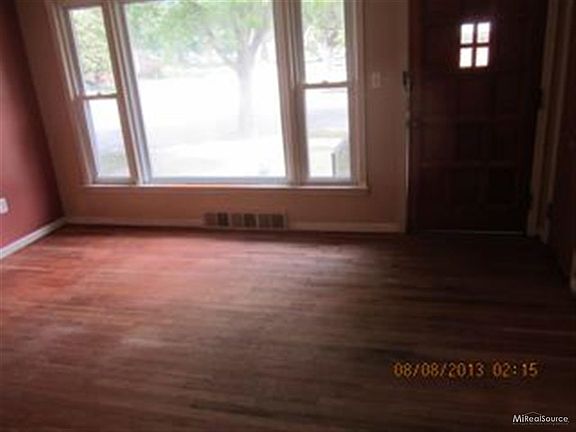 3rd image of 128 Crocker Blvd