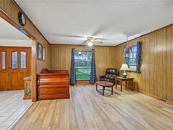 3rd image of 731 Stewart Ave