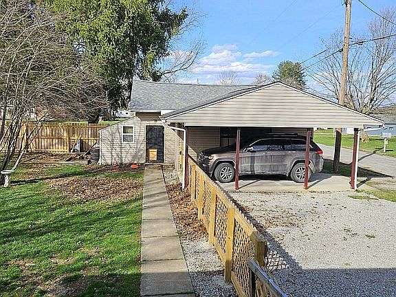 3rd image of 656 Browns Ferry Rd