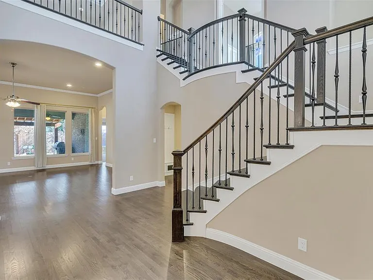 7336 Champagne Dr — Photo 4