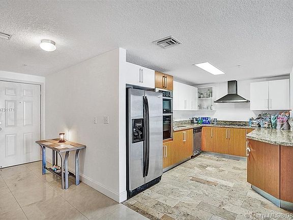 4th image of 170 SE 14th St APT 2808