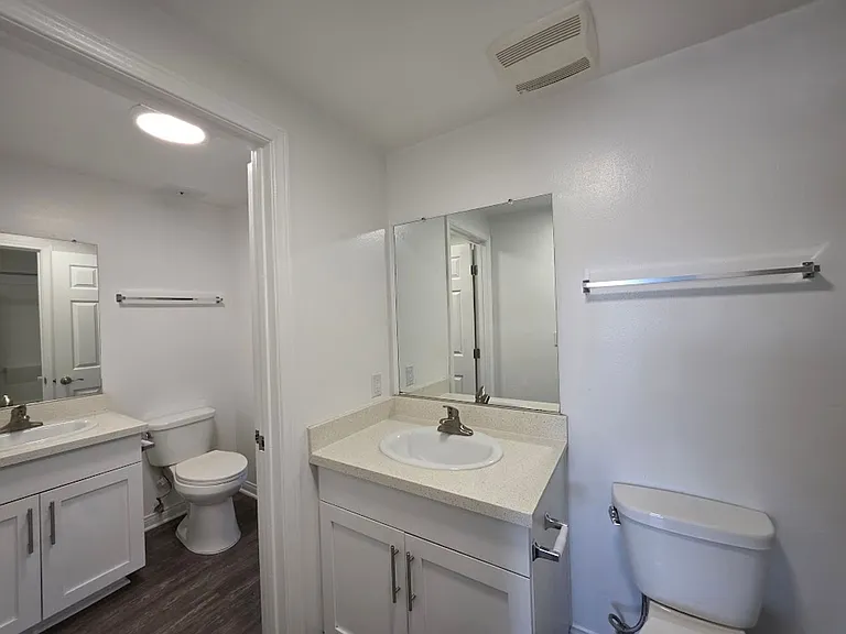 Villa Del Sol Apartments — Photo 169
