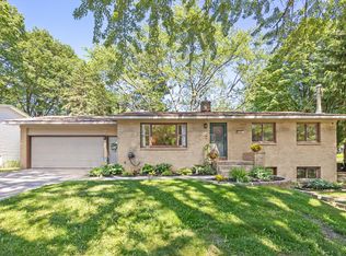 5414 Newcastle Dr SE, Kentwood, MI 49508
