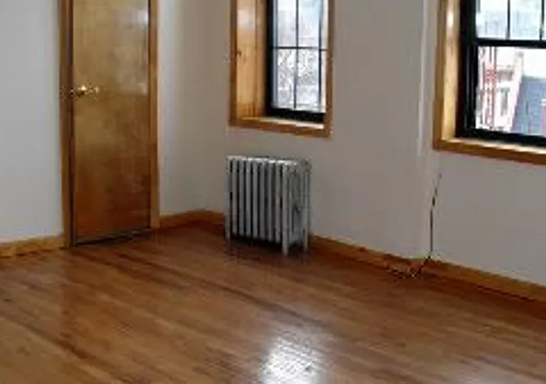 206 Scholes St #8 — Photo 3