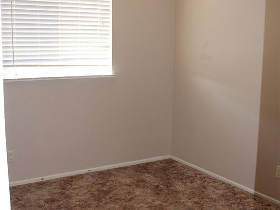 5th image of 301 E Terrace Dr