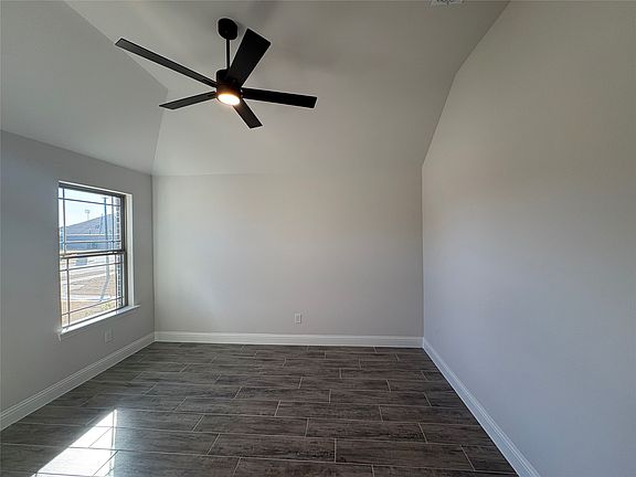 5th image of 614 Kyle Dr