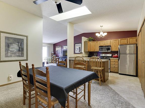 4th image of 945 Pondview Ct