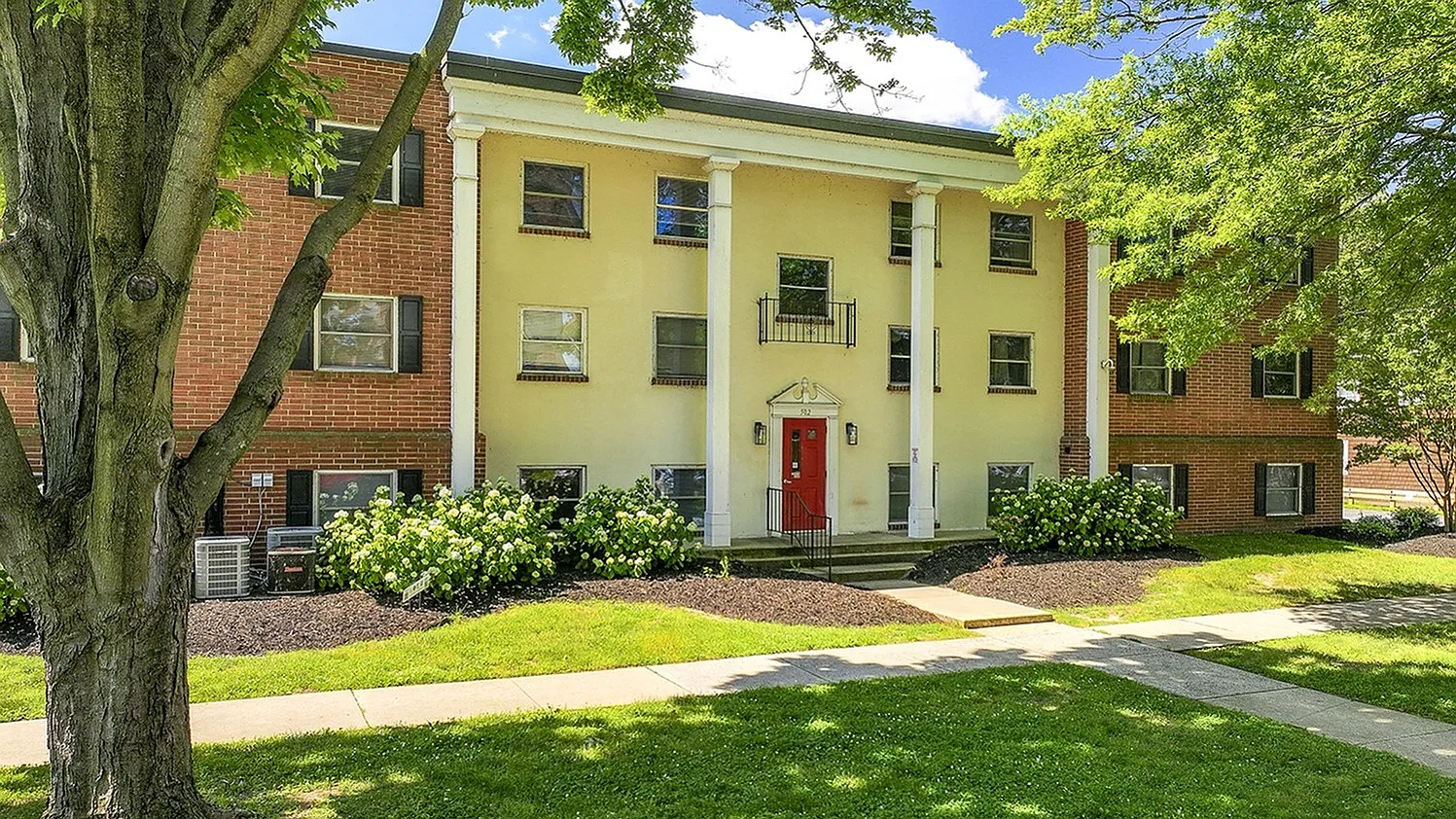 Winston Hall Apartments — Photo 3