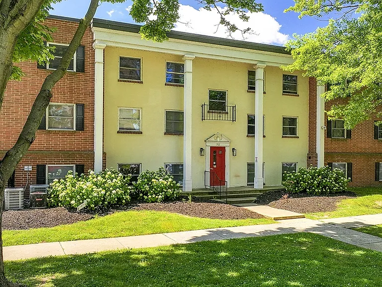 Winston Hall Apartments