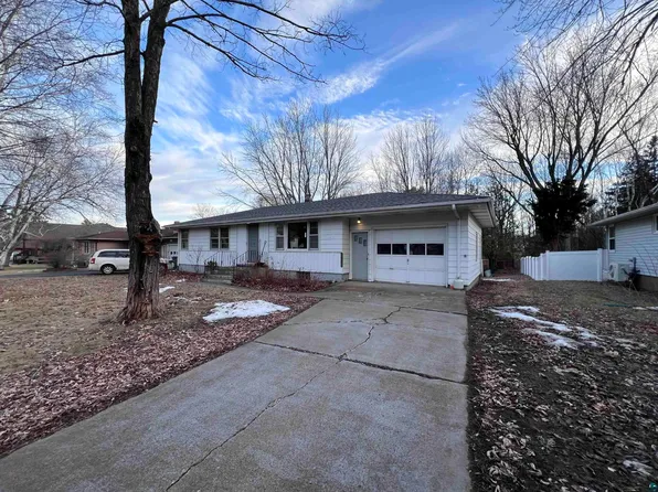 3221 Celia St, Duluth, MN 55811