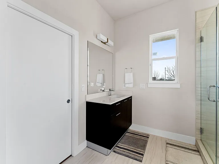 4904 Noble St — Photo 15