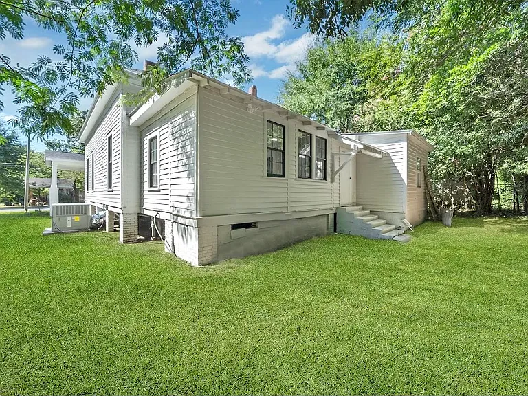 Backyard/side-yard