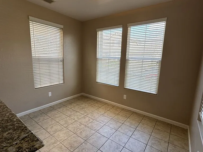 3237 N Winslow St — Photo 3