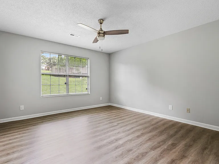 1023 Willow Creek Cir — Photo 14