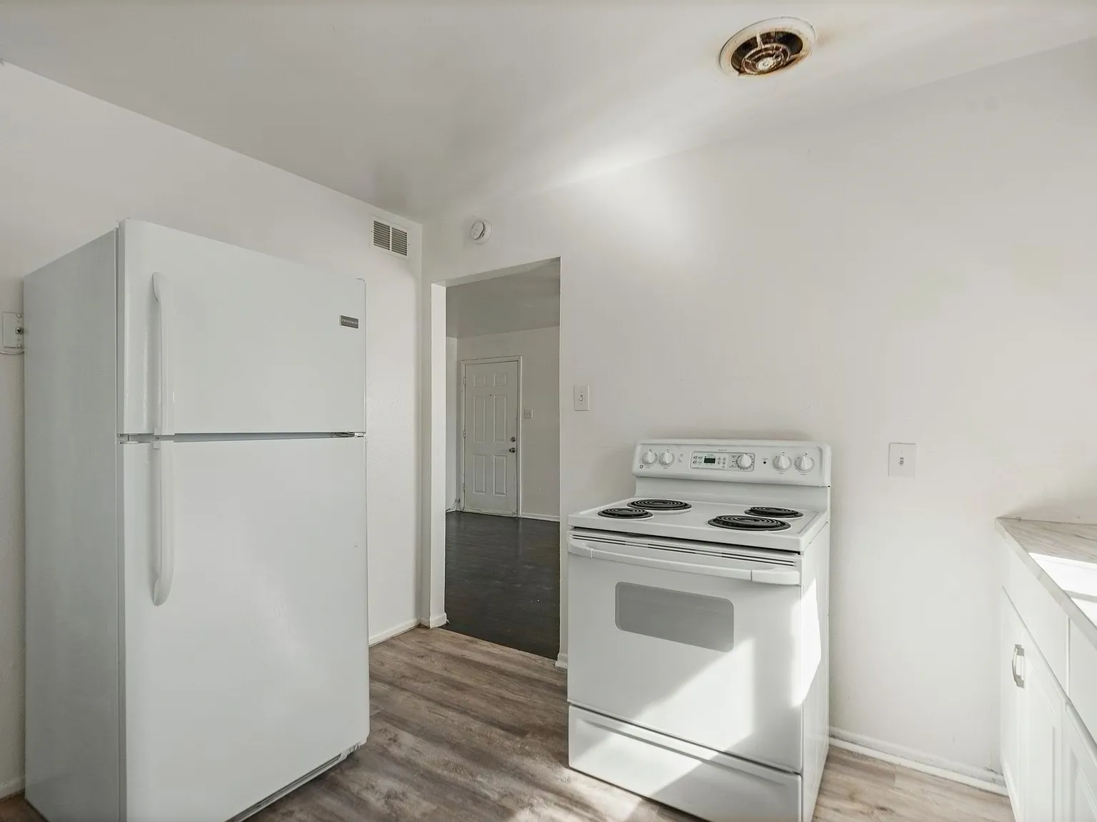 2 bed, 805 sqft, $1,595 — Photo 4