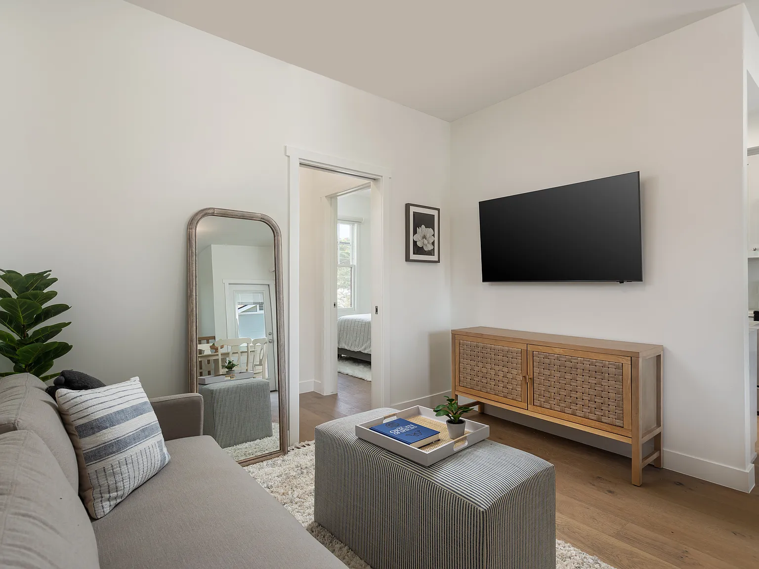 1 bed, 550 sqft, $3,200 — Photo 3