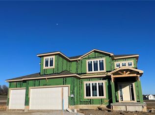 2607 SW Tracker Ln, Lees Summit, MO 64082