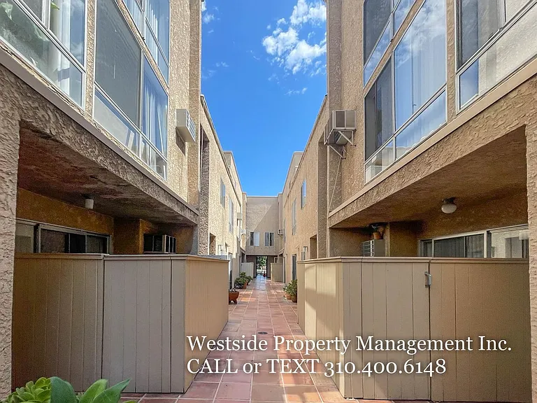 3710 Midvale Ave — Photo 21