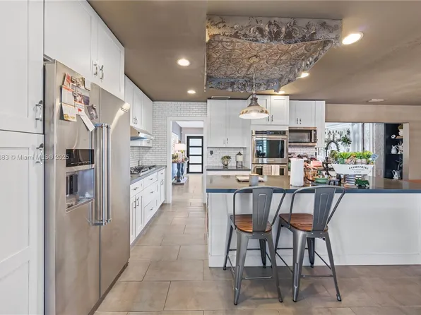 11041 NW 22nd St, Pembroke Pines, FL 33026