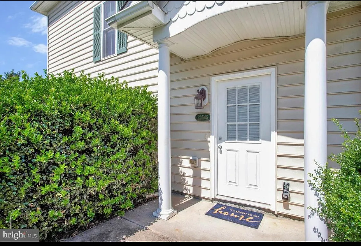 2 bed, 1100 sqft, $1,950 — Photo 1