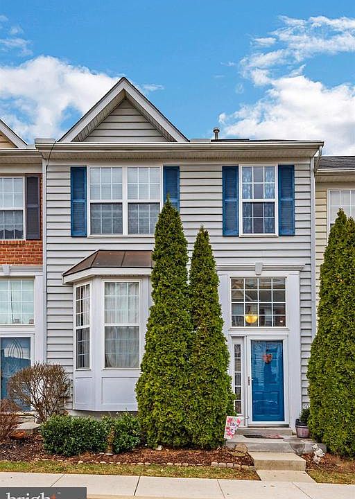 FRONT VIEW - EXTERIOR VIEW