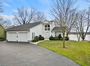 1408 NE River Rd, Lake Milton, OH 44429