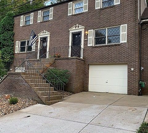 305 - 2 1/2 Car Garage