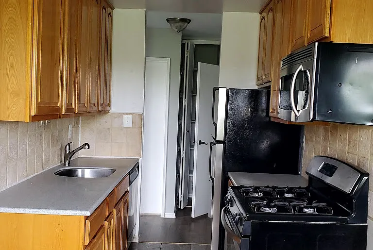 1670 Bell Blvd #1 — Photo 1
