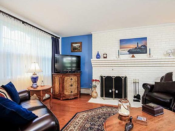 4th image of 18 Gardencourt Dr #18