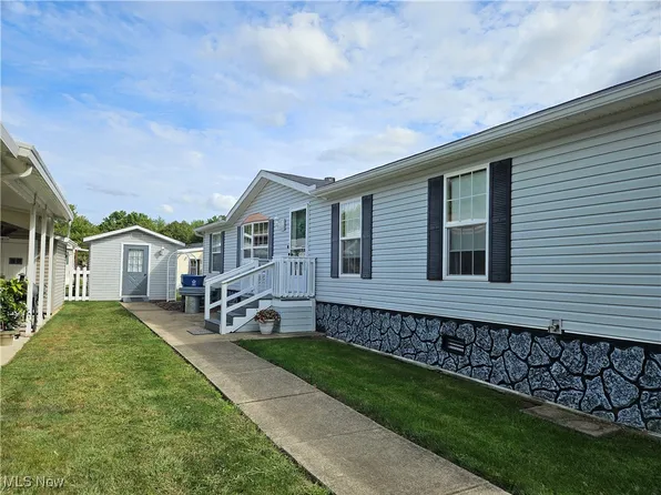 154 E St SW, Navarre, OH 44662