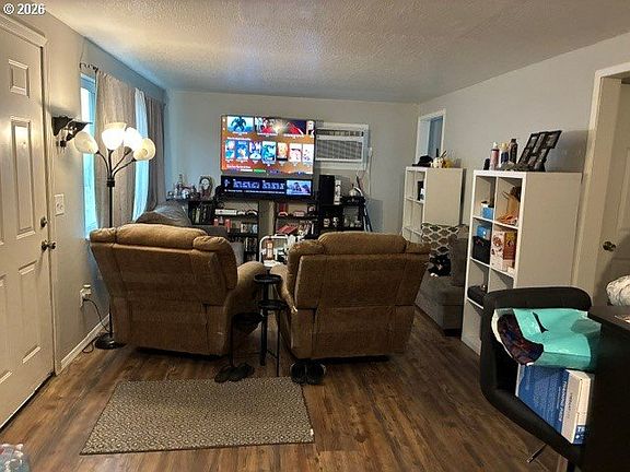 3rd image of 608 SE 7th St