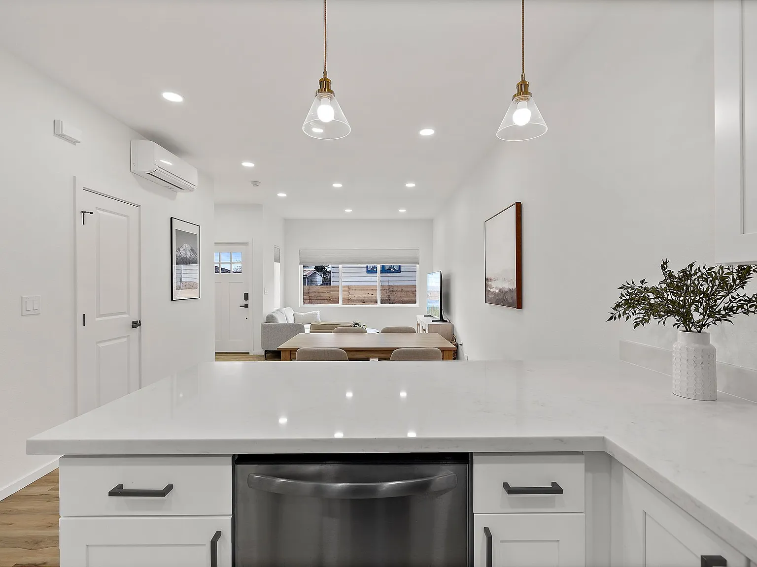 2 bed, 1.5 bath, 1000 sqft, $3,200 — Photo 4