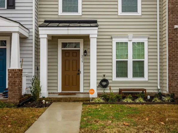 215 Goldenstar Ln, Portsmouth, VA 23701