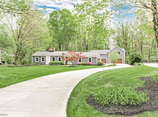 1 Deerfield Dr, Chagrin Falls, OH 44022