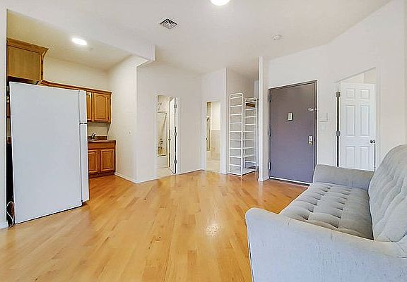 3rd image of 302 Pleasant Ave #7