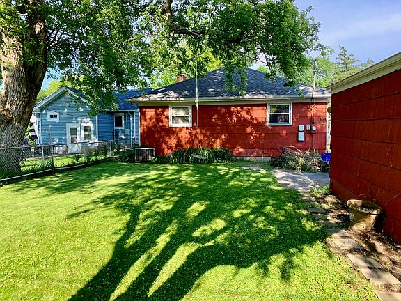 3rd image of 100 N Sumac Ave