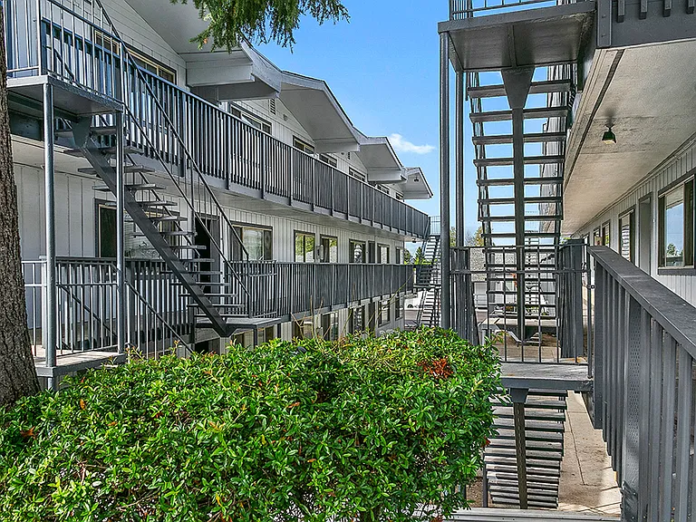 Kentwood Apartments — Photo 14