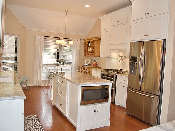 Fully Remodeled Kitchen