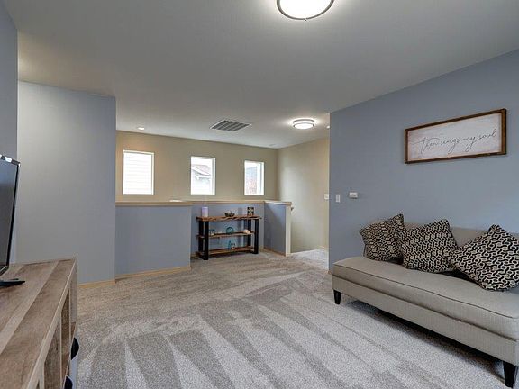 4th image of 271 Bondgard Ave E
