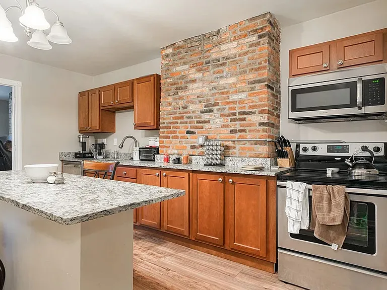 105 S 18th St #1 — Photo 18