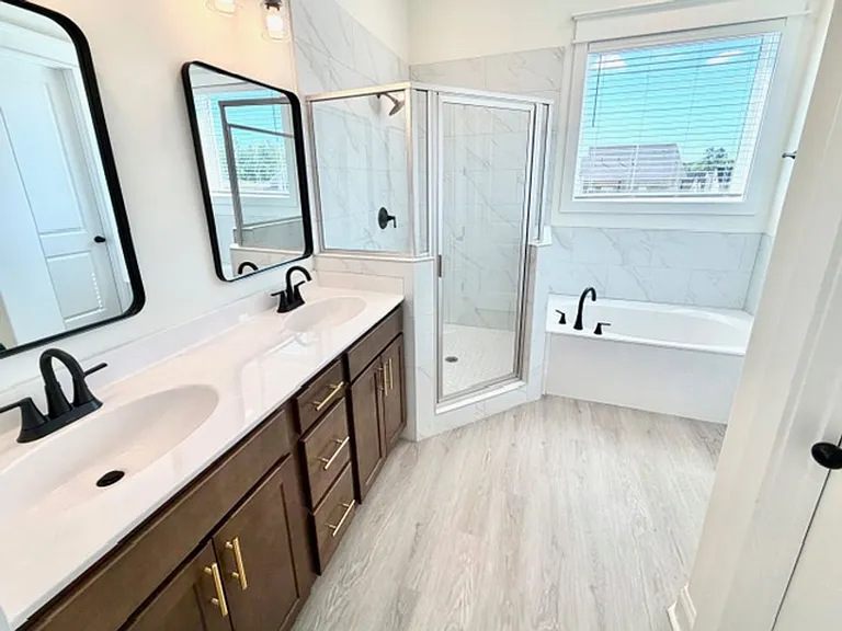 4859 Chatelet Dr — Photo 8