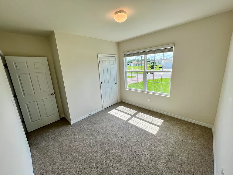 2518 NE 6th Pl — Photo 29