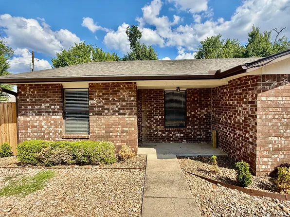 900 NW A St #E, Bentonville, AR 72712