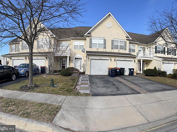 2nd image of 404 Quincy Ave