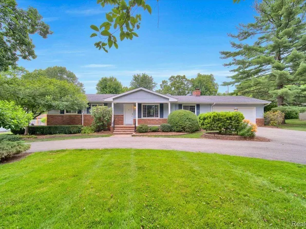 2457 Pfeifle, Howell, MI 48843