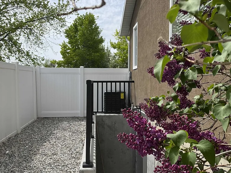 1453 W Midas Creek Dr — Photo 1