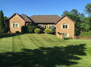 13485 Chateau Cove Dr, Holly, MI 48442