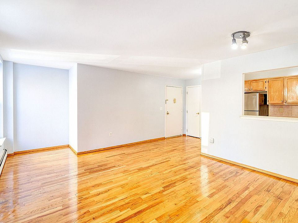 1st image of 476 Carlton Ave #2