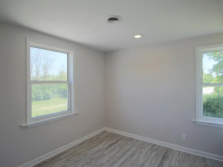 4023 E Elm Rd — Photo 7
